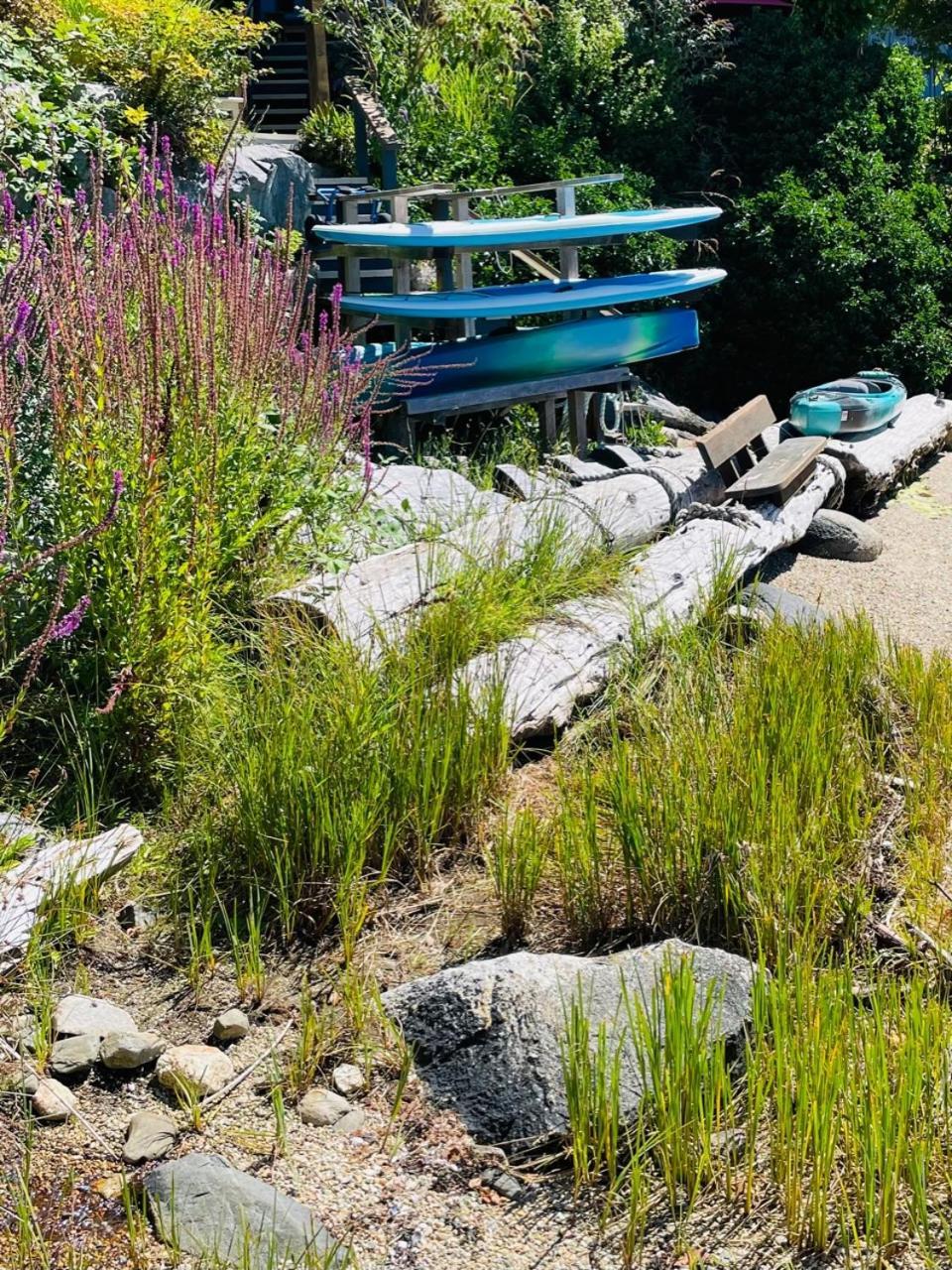 The Tuwanek Hotel And Spa Sechelt Exterior photo