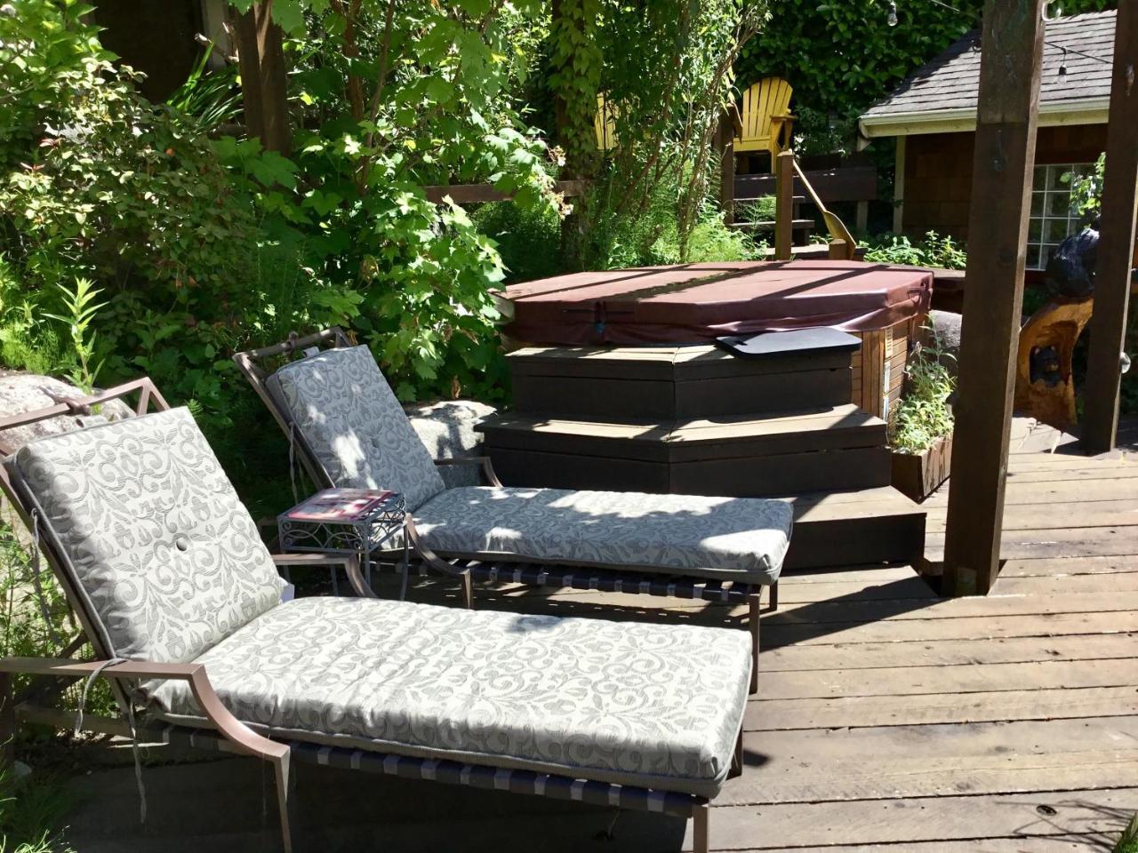 The Tuwanek Hotel And Spa Sechelt Exterior photo
